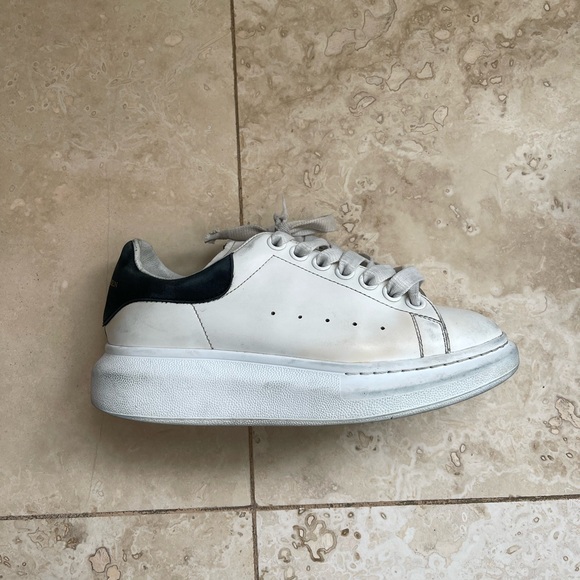 Alexander McQueen Oversized Sneaker in Black - Picture 2 of 13